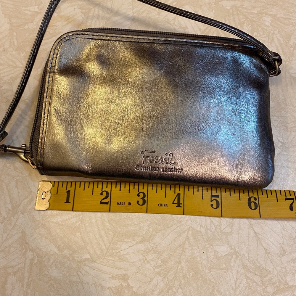 Pewter Fossil Leather Wristlet/Wallat. Removable strap. - Picture 5 of 6